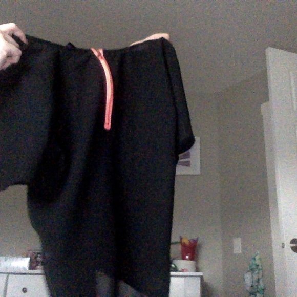 almost mesh top - Picture 2 of 4